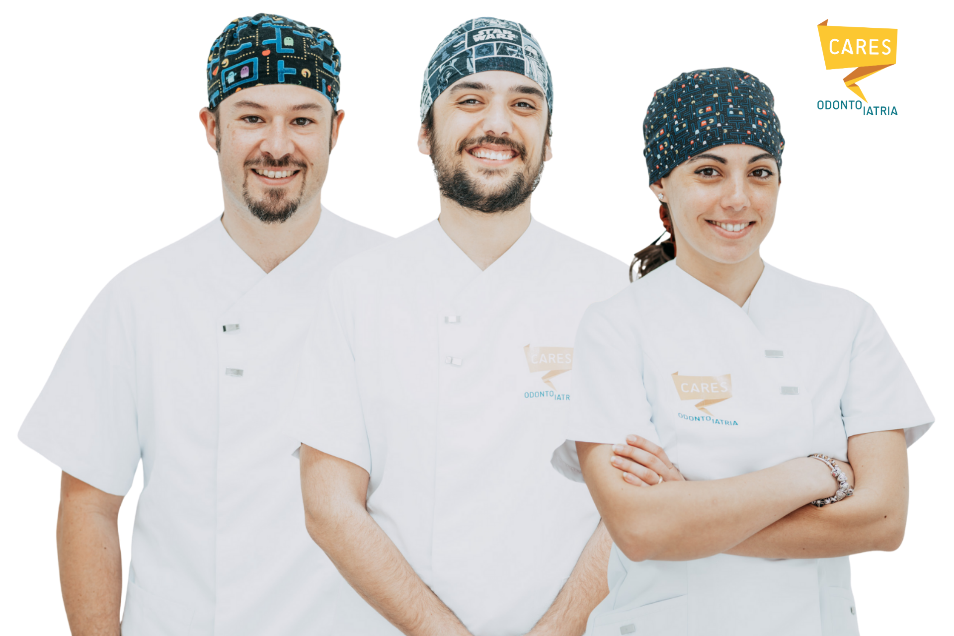 Dentista Decimomannu: lo staff di Cares Odontoiatria Uta con dentisti e assistenti sorridenti, professionali e pronti ad accogliere i pazienti.