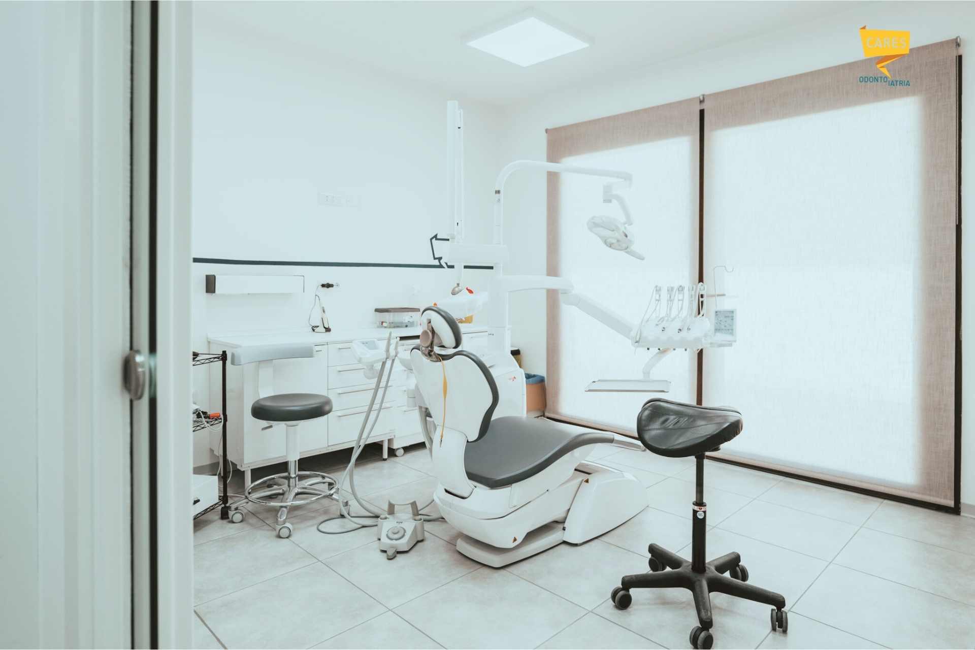 Sala operativa di Cares Odontoiatria pronta ad accogliere il paziente con priorità di appuntamento in caso di urgenza