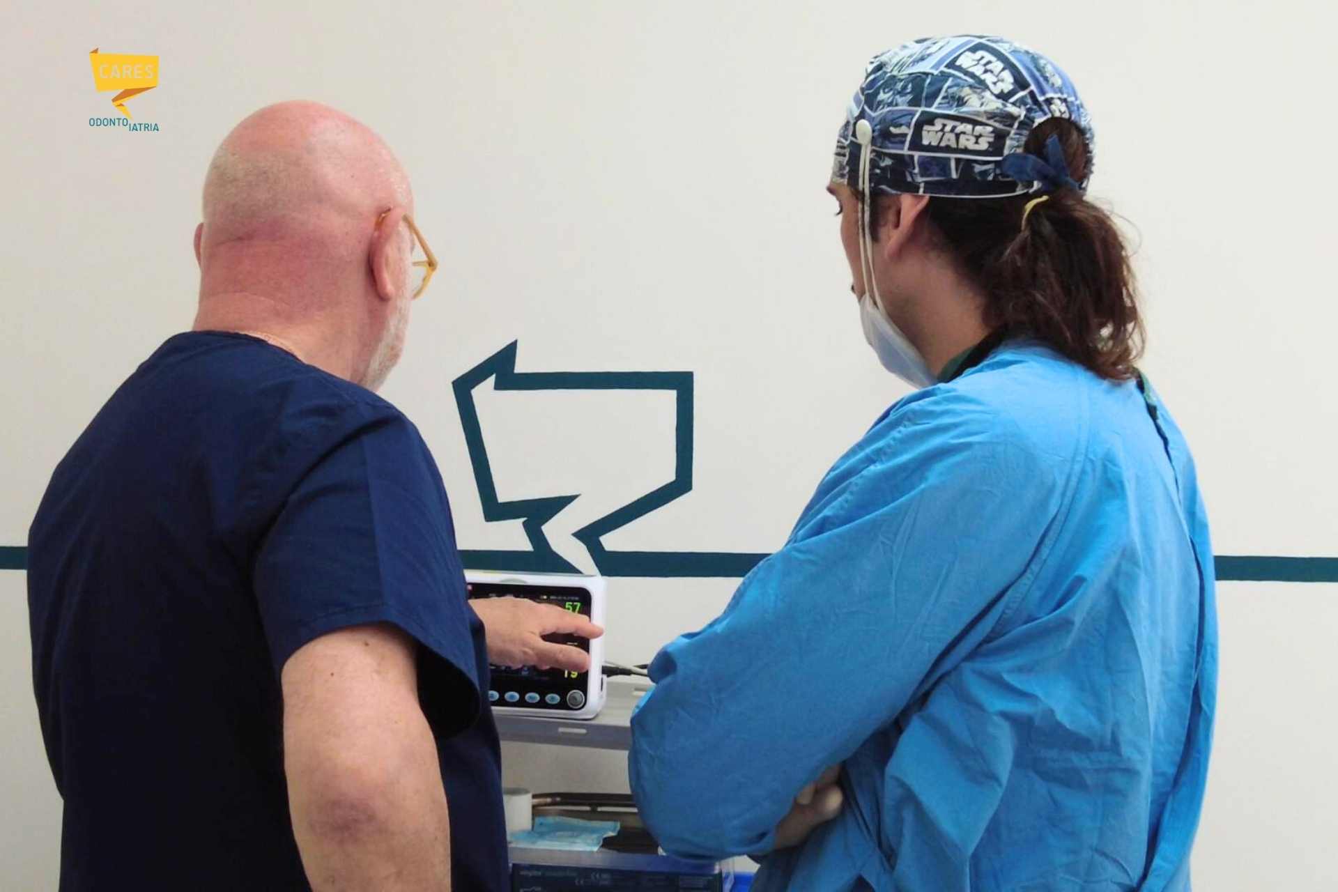 Sedazione cosciente in odontoiatria: monitoraggio sicuro dei parametri vitali Sedazione cosciente dal dentista con monitoraggio dei parametri vitali durante intervento di chirurgia orale o impianto dentale